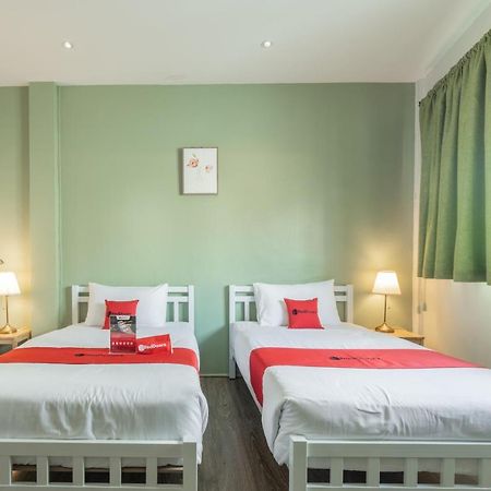 Folk Poshtel Silom Bed & Breakfast Bangkok Exterior photo