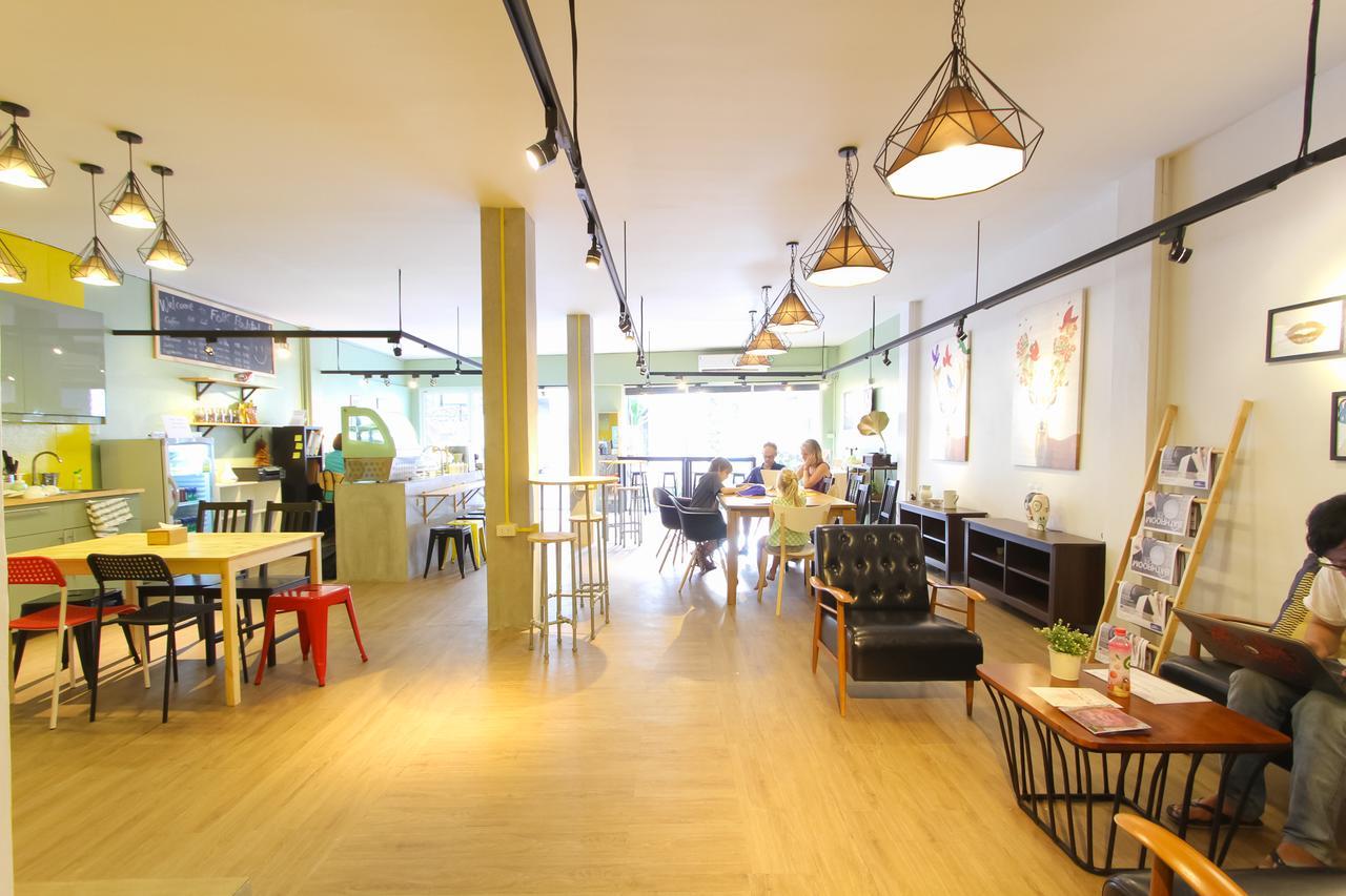 Folk Poshtel Silom Bed & Breakfast Bangkok Exterior photo