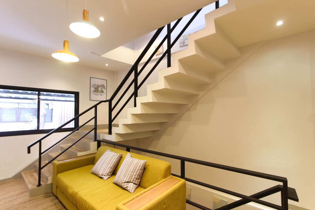 Folk Poshtel Silom Bed & Breakfast Bangkok Exterior photo