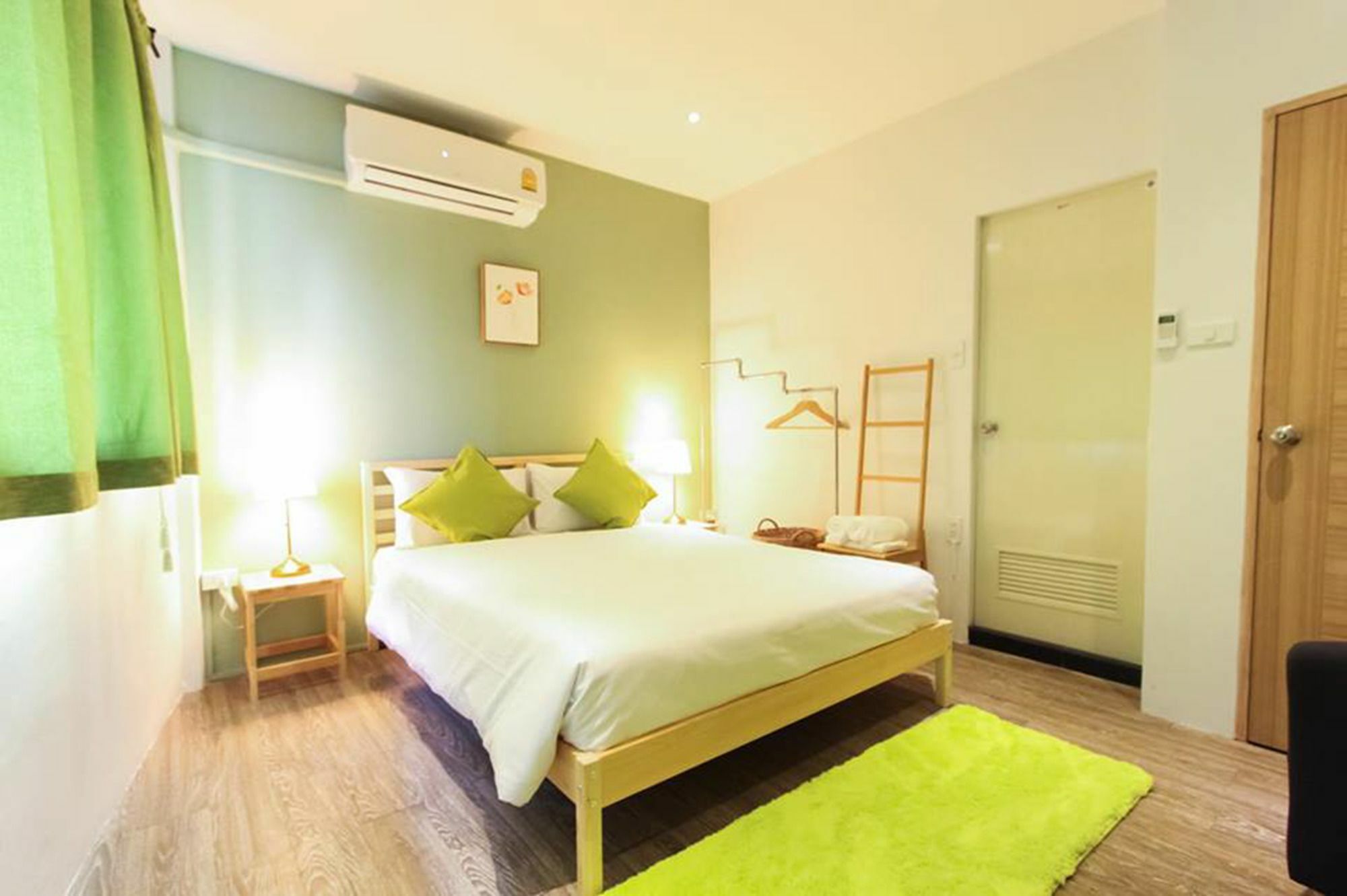 Folk Poshtel Silom Bed & Breakfast Bangkok Exterior photo