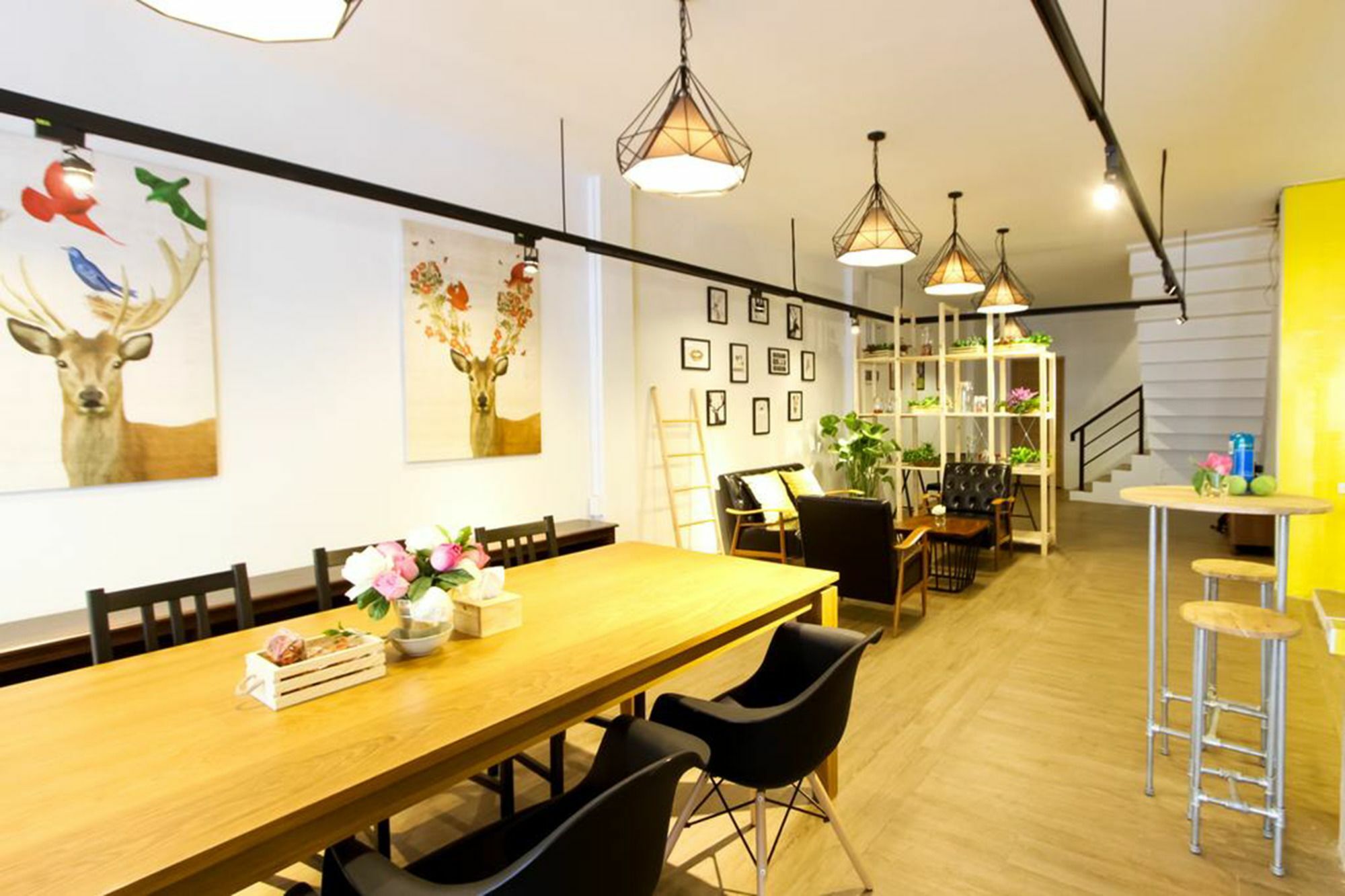 Folk Poshtel Silom Bed & Breakfast Bangkok Exterior photo