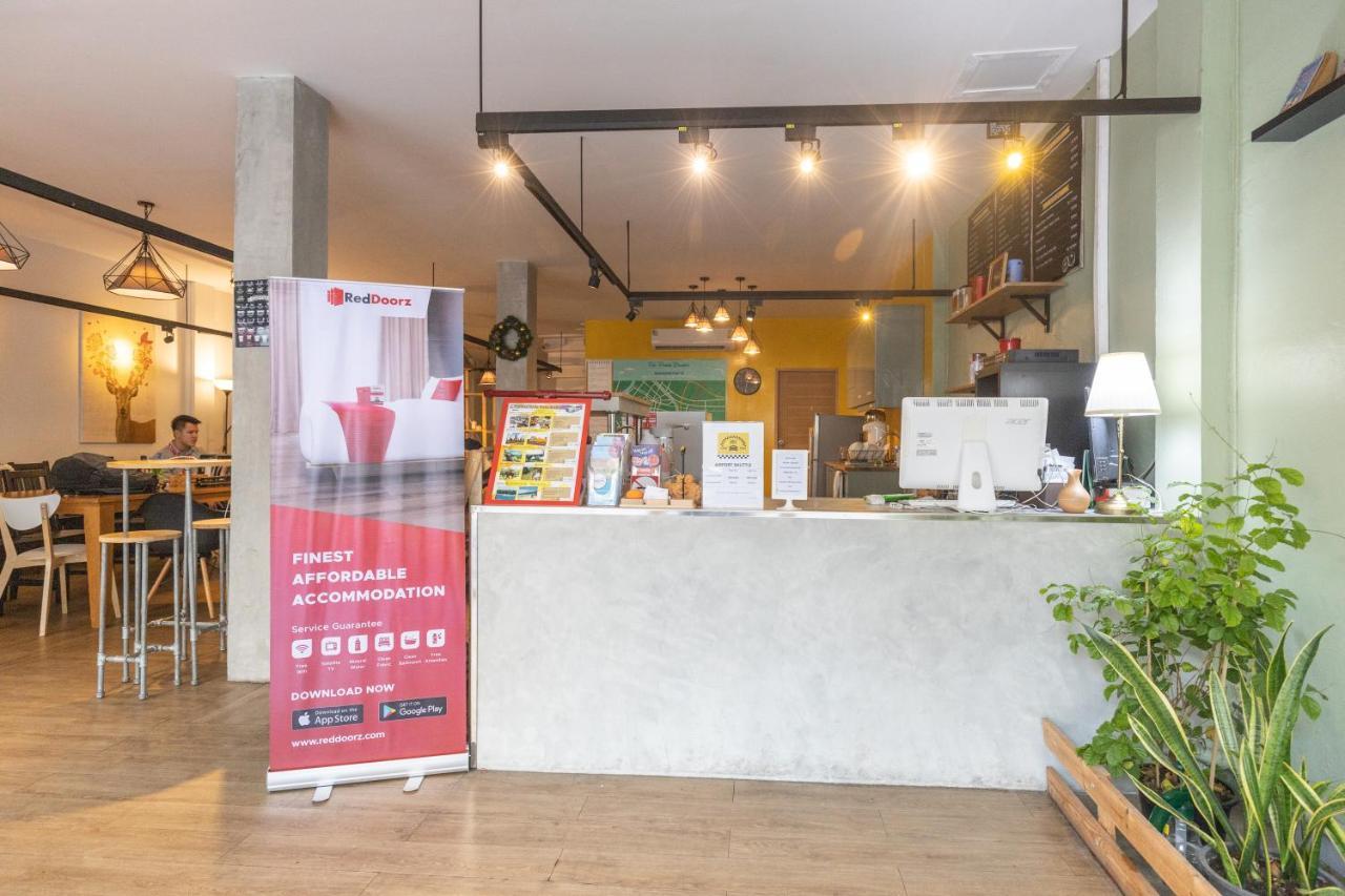 Folk Poshtel Silom Bed & Breakfast Bangkok Exterior photo