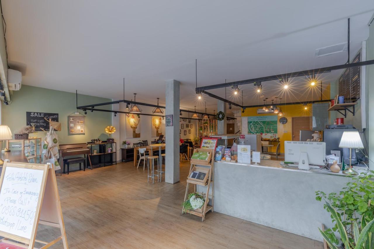 Folk Poshtel Silom Bed & Breakfast Bangkok Exterior photo