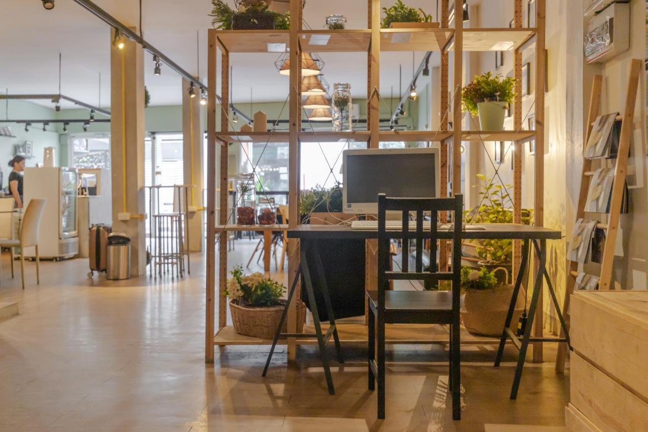 Folk Poshtel Silom Bed & Breakfast Bangkok Exterior photo
